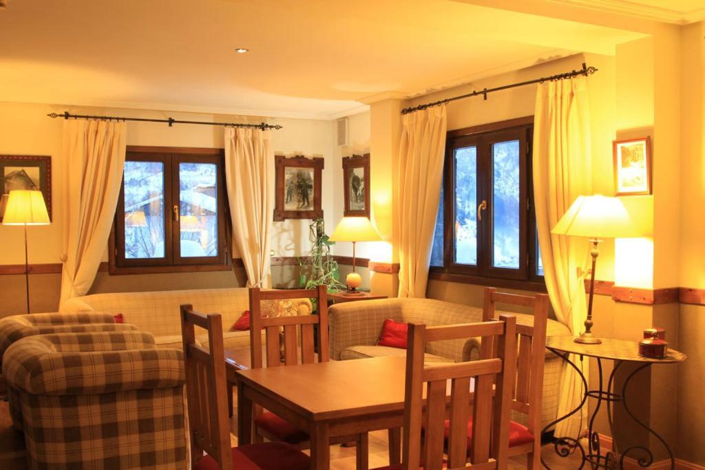 Aparthotel Sarrato ซาเยนต์ เด กาเยโก ภายนอก รูปภาพ