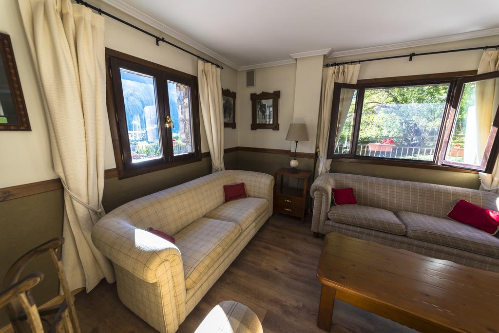 Aparthotel Sarrato ซาเยนต์ เด กาเยโก ภายนอก รูปภาพ